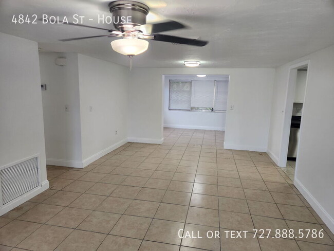 Building Photo - 4842 Bola St