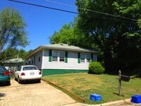 Building Photo - Great location! 4br house w/ parking, large rooms within walking distance to UNC Campus!