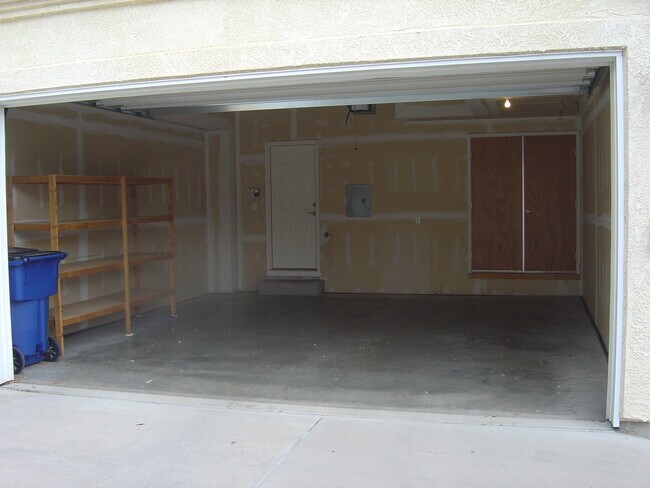 large 2 car garage - 4147 Outlook Blvd