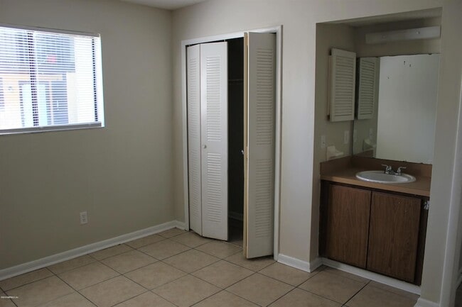 Building Photo - 5136 Westchase Ct