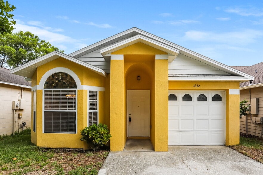 Primary Photo - 1632 Chatham Cir