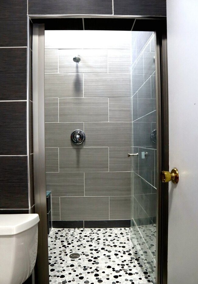 Building Photo - 335 N Superior St