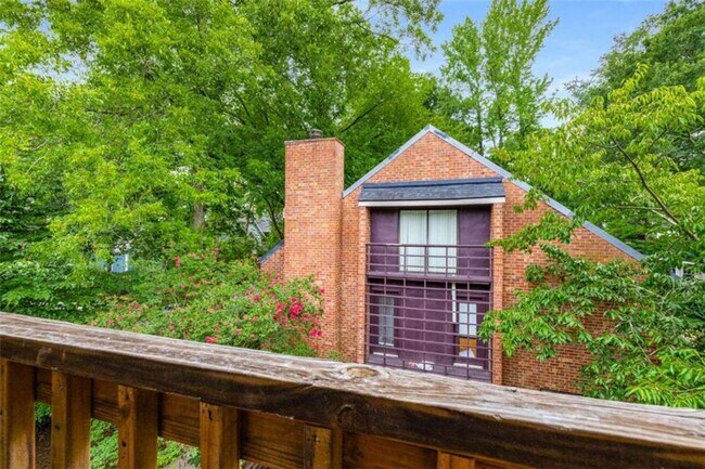 Building Photo - 654 Cleburne Terrace NE