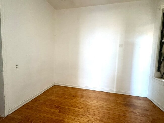 Building Photo - 3623 W North Ave