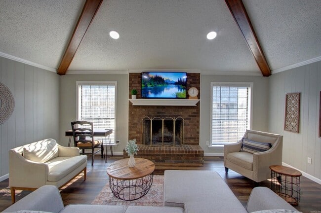 Building Photo - 3516 Skyline Blvd