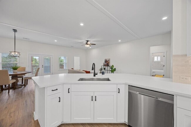 Building Photo - 17701 Village Dr