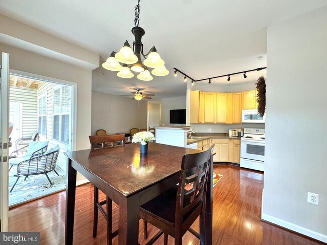 Building Photo - 42435 Hollyhock Terrace