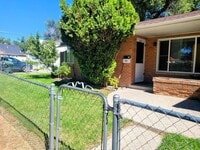 Building Photo - Quaint 2 bedroom, 1 bath brick duplex unit