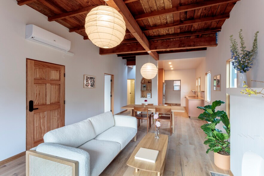 Building Photo - 3361 Hamilton Way