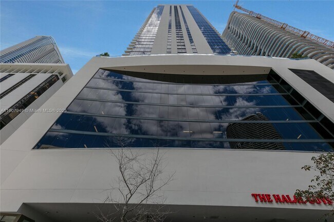 Building Photo - 1010 Brickell Ave