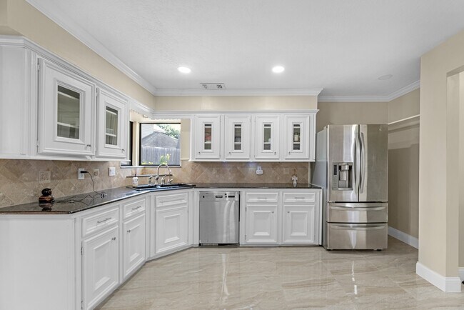 Building Photo - 16114 Kempton Park Dr