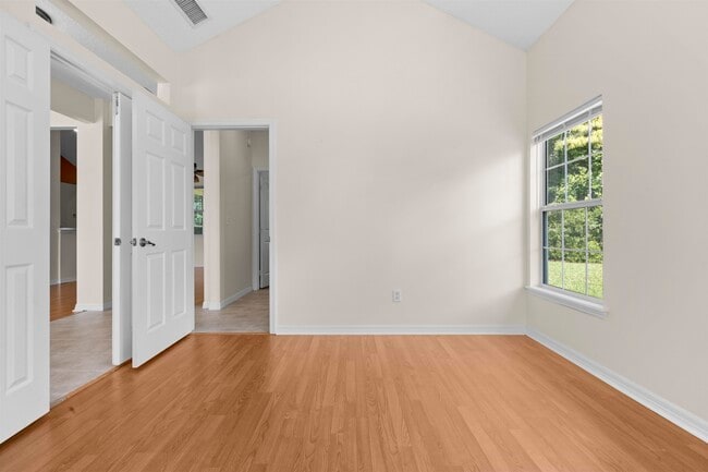 Building Photo - 289 N Churchill Dr