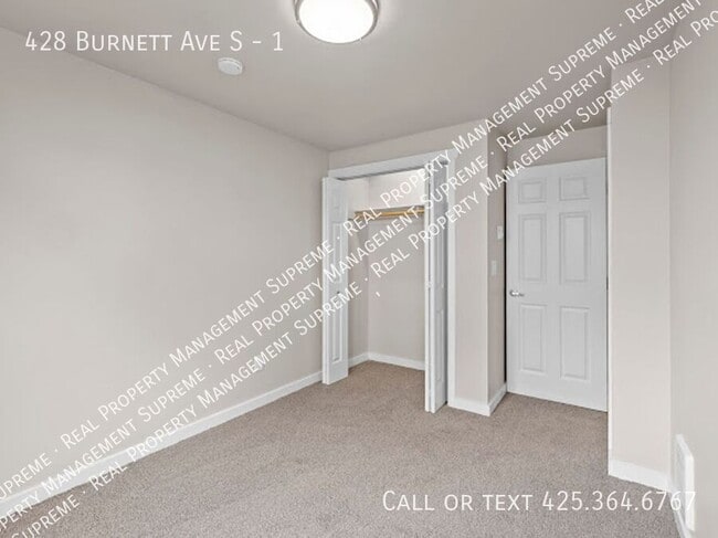 Building Photo - 428 Burnett Ave S