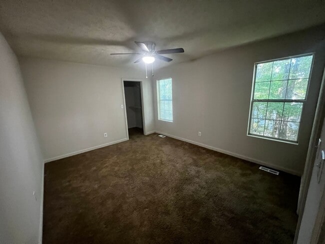 Building Photo - 2 Bedroom/2 Bath Duplex Perfect for Roommates