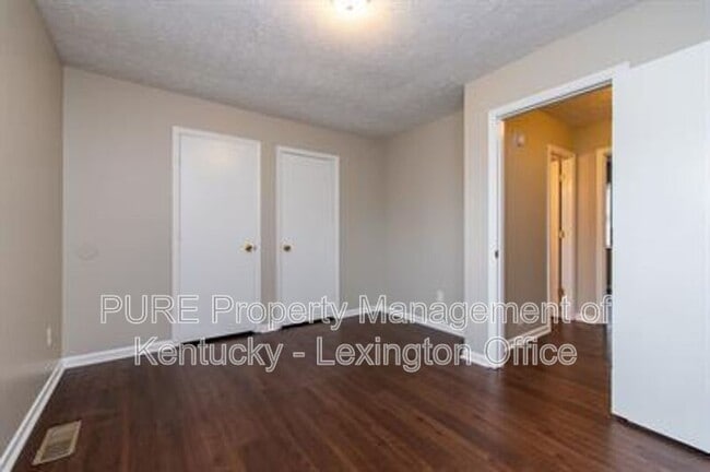 Building Photo - 209 Landings Dr