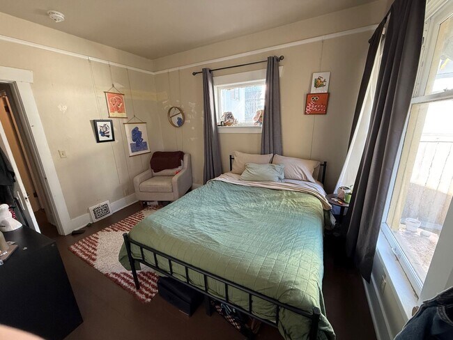 Building Photo - Beautiful 4-Bedroom Home in the Heart of Wallingford