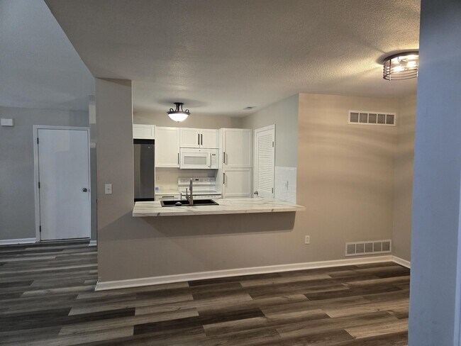 Building Photo - 505 Eldridge St