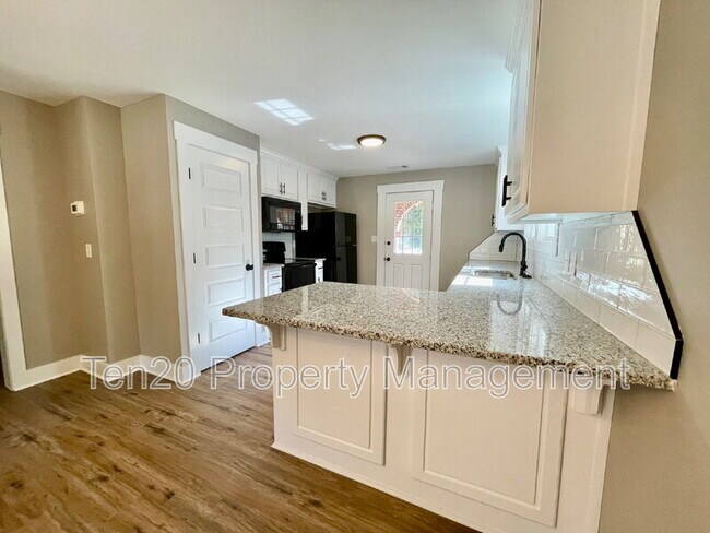 Building Photo - 1720 19th Ave