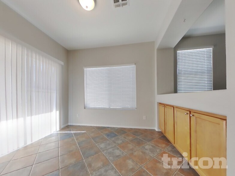 Building Photo - 12513 W Washington St