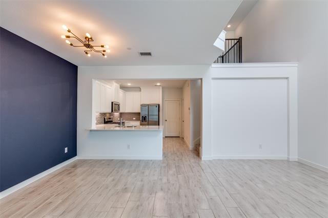 Building Photo - 3925 Cresthill Dr