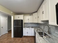 Building Photo - 574 Heritage Vlg