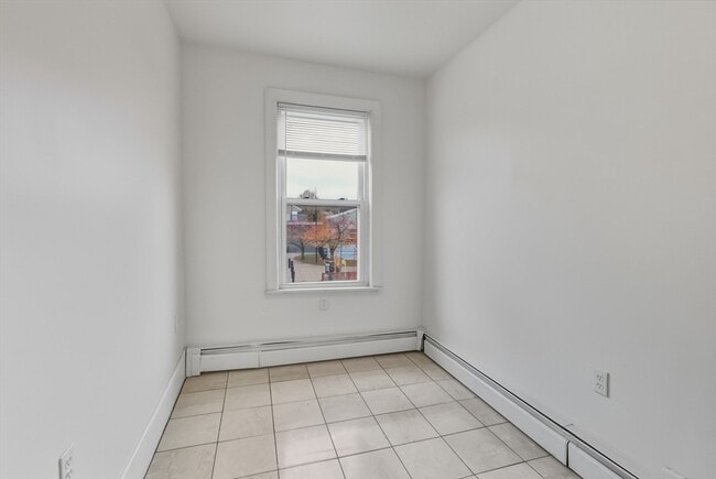 Building Photo - 571 Somerville Ave