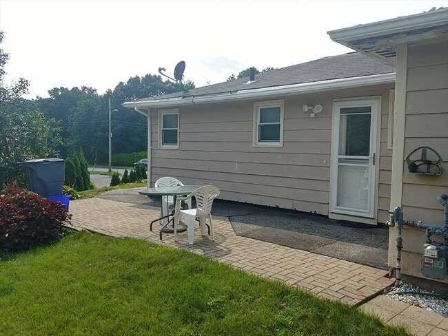 Building Photo - 45 Kinglet Dr