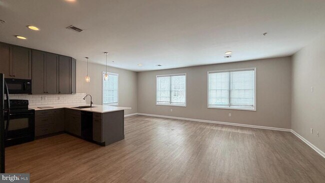 Building Photo - 134 Bridge St