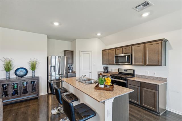 Building Photo - 909 Emerald Gate Dr