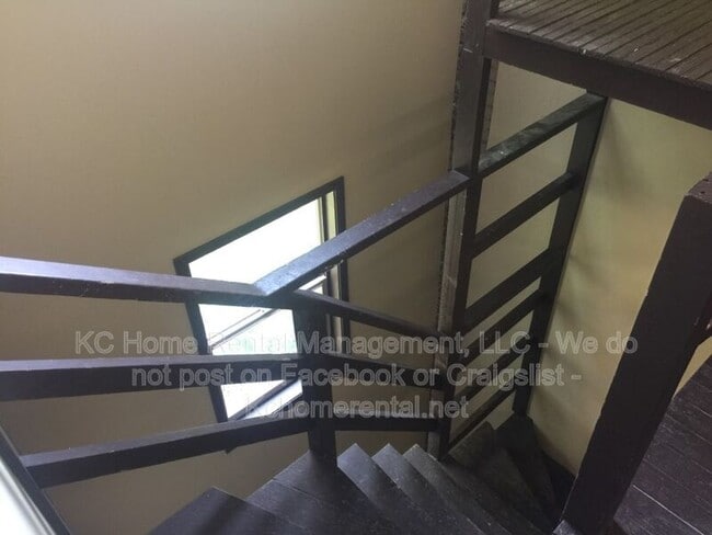 Building Photo - 200 E 43rd St