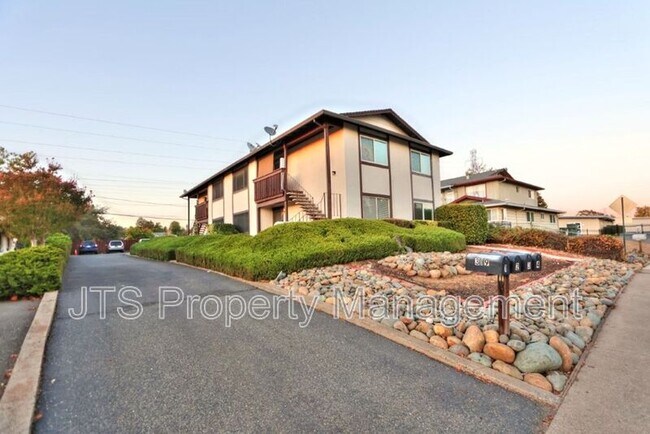 Building Photo - 319 Montrose Dr