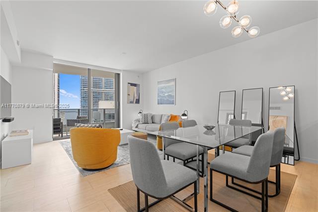 Primary Photo - 1000 Brickell Plz