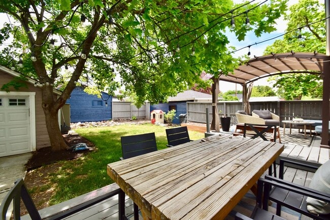 Building Photo - Newly Remodeled 4 Bedroom 2 Bath Home in Salt Lake City!!