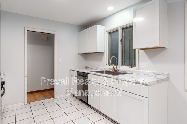 Building Photo - 5418 Tam O Shanter Dr