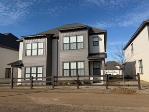 Building Photo - Fully Furnished 3 Bed 3.5 Bath Townhouse in Stillwater!