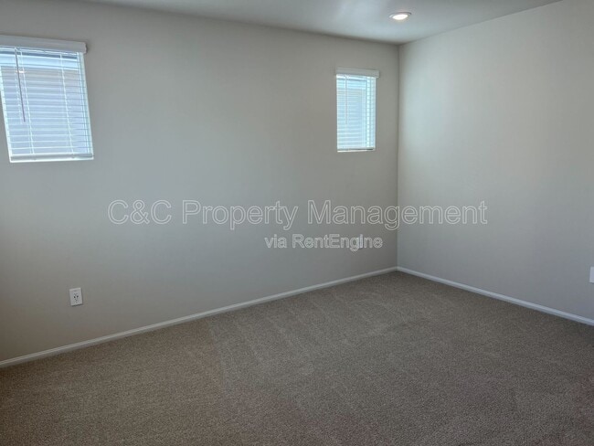 Building Photo - 2084 Mandarin Ln