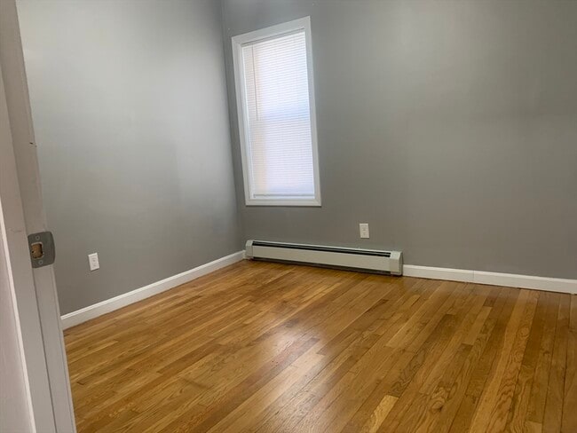 Building Photo - 350 US-1