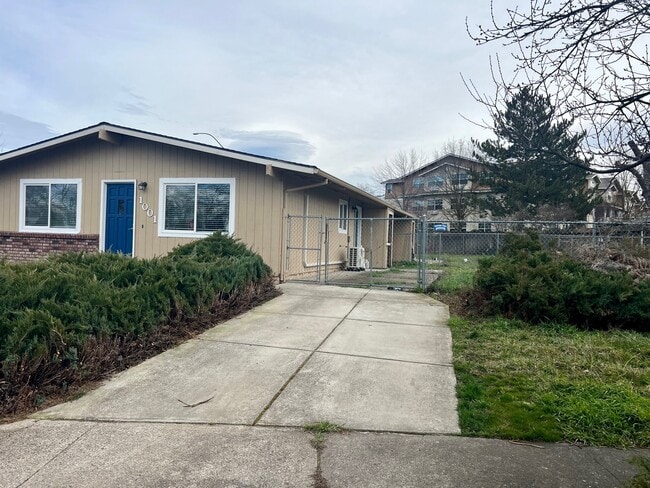 Building Photo - 1001 Olympic Ave