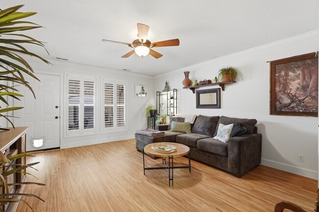 Building Photo - 5957 S Sultan Cir