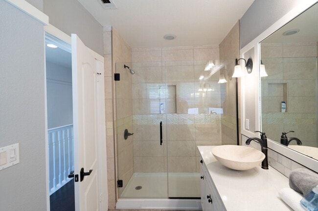 Building Photo - 6407 Dix St