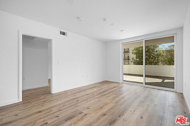 Building Photo - 5229 Willowcrest Ave