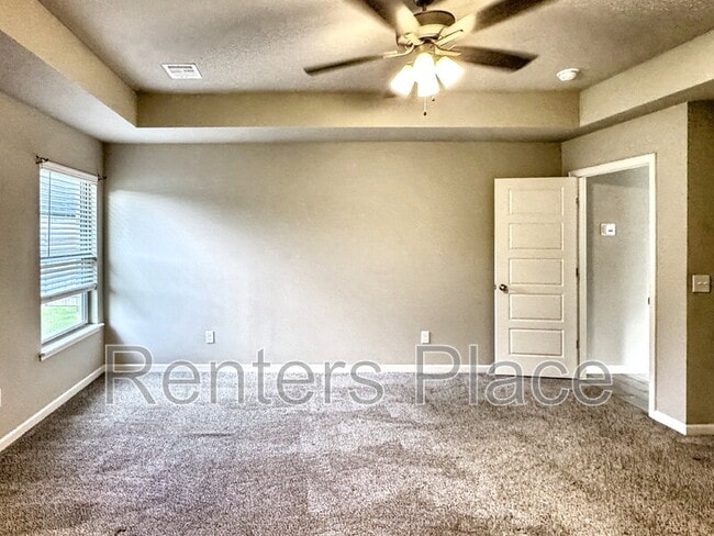 Building Photo - 13927 S Ironwood Pl