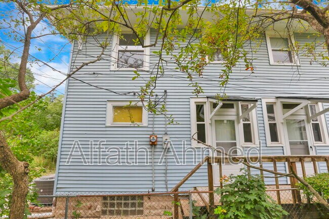 Building Photo - 294 Wyandotte Ave