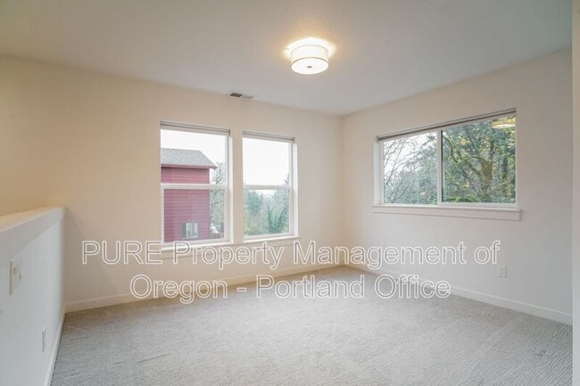 Building Photo - 995 SE Olive Way