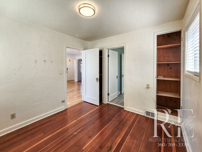 Building Photo - Classic Charmer with Water Views in the He...