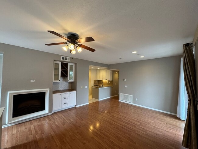 Building Photo - Sleek 2-Bed with a Den/Office + Flex Corner Condo with Attached Tandem Garage