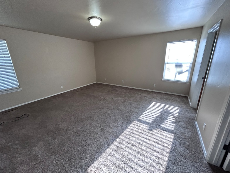 Building Photo - 405 El Camino Ave
