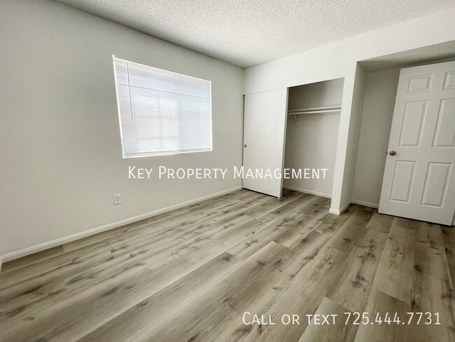 Building Photo - NEWLY UPGRADED 2BD 1BA CONDO * UPSTAIRS UN...