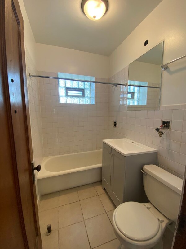 Building Photo - 2607 N Kostner Ave