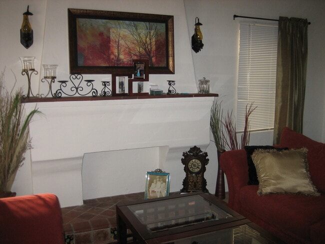 Building Photo - Charming 2bd/1ba Lower Unit Near Beach and...